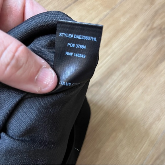 LuLus Off The Shoulder Little Black Mini Dress DAE23607HL Women’s Large BodyCon - Picture 5 of 9